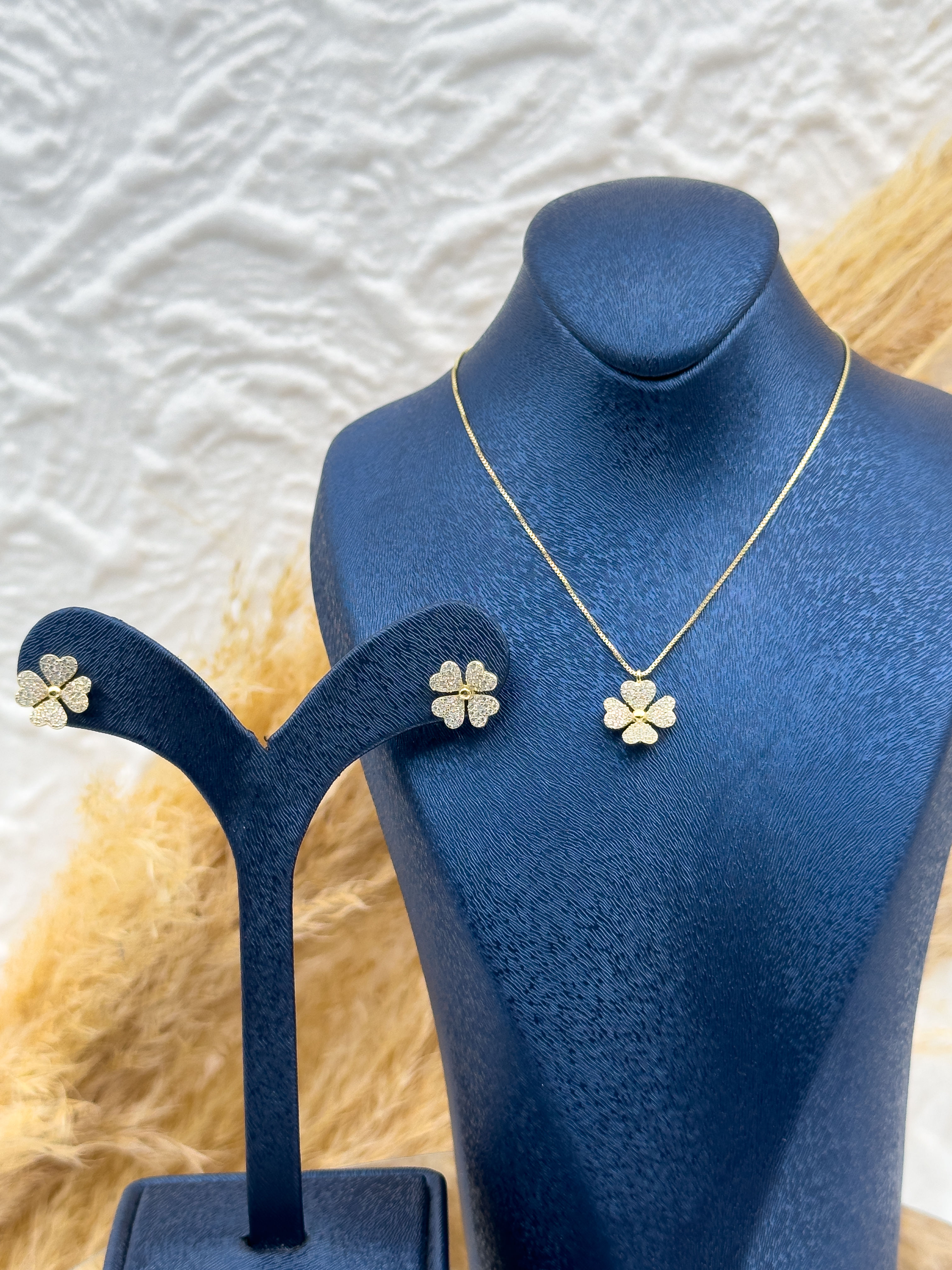 925 Ayar Gümüş Gold Renk Yonca Figürlü Kolye Küpe Kadın Takı Seti